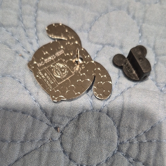 Disney Tsum Tsum Mystery Pin Pack - Oswald ONLY Disney - Picture 2 of 4